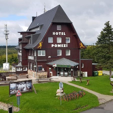 Hotel A Restaurace Pomezi Cínovec Exteriör bild