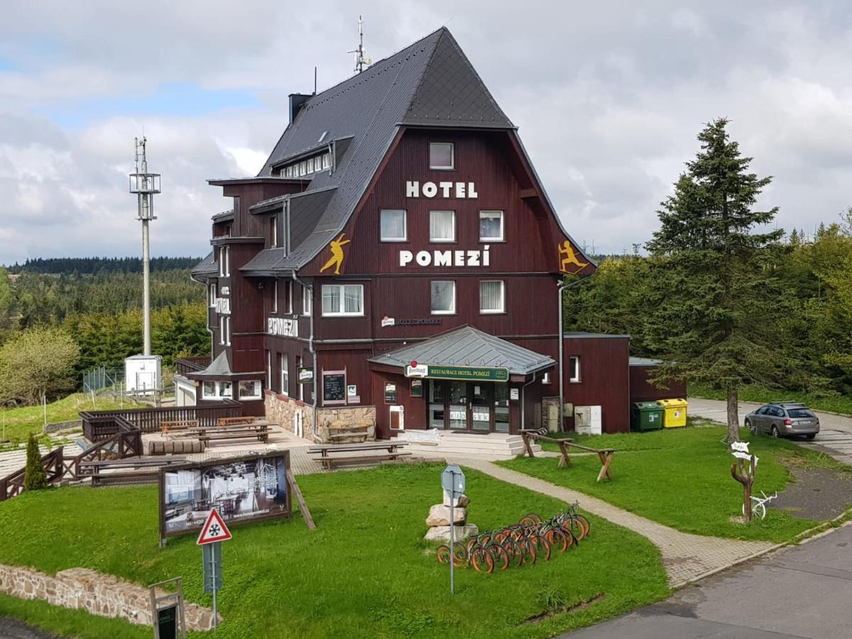 Hotel A Restaurace Pomezi Cínovec Exteriör bild