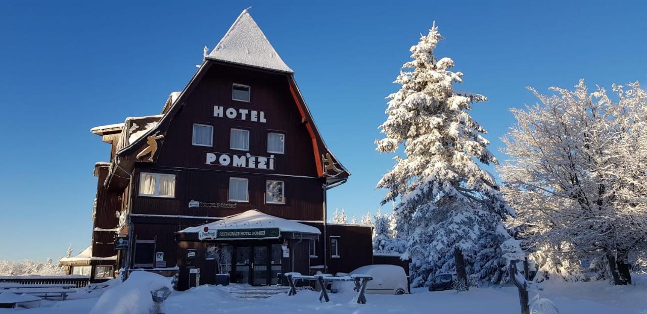 Hotel A Restaurace Pomezi Cínovec Exteriör bild