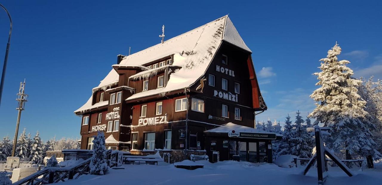 Hotel A Restaurace Pomezi Cínovec Exteriör bild