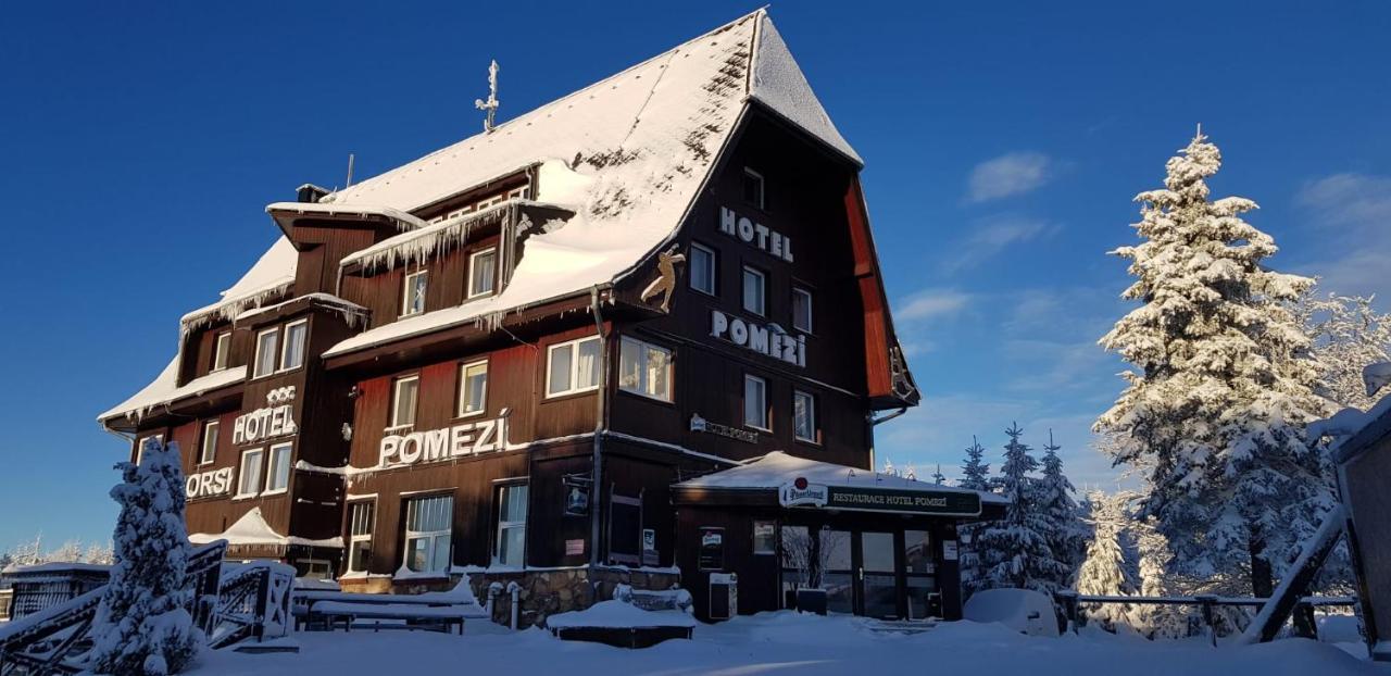 Hotel A Restaurace Pomezi Cínovec Exteriör bild