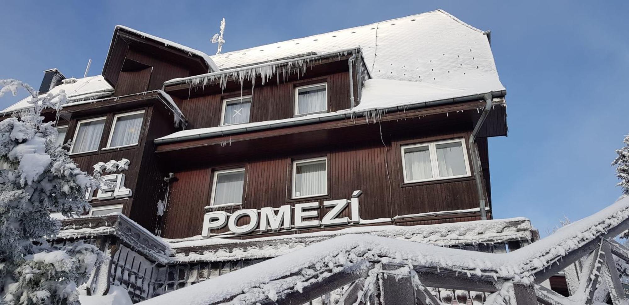 Hotel A Restaurace Pomezi Cínovec Exteriör bild